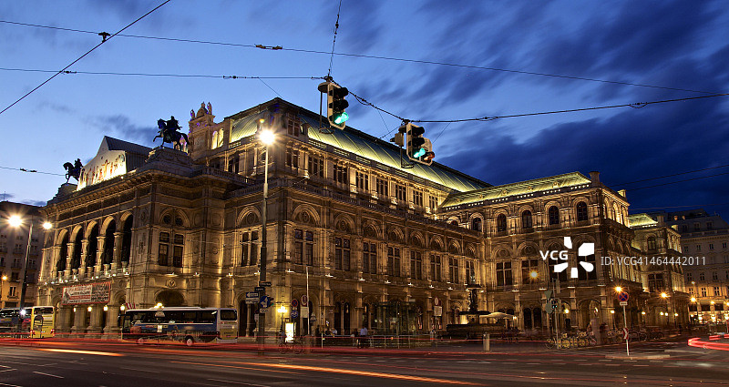 维也纳国家歌剧院蓝色时分图片素材