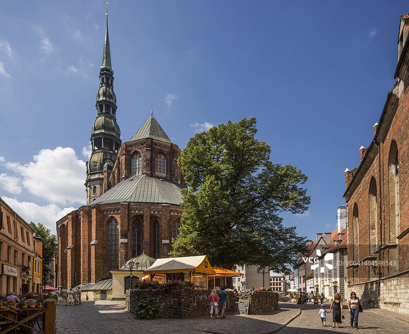 圣彼得教堂的后殿和钟楼图片素材