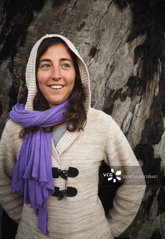 一个年轻女人的肖像图片素材