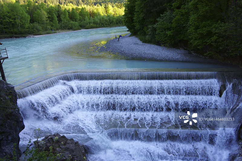 德国巴伐利亚莱赫河瀑布图片素材