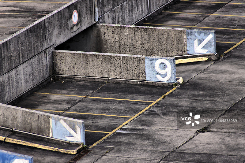 俯视停车场图片素材