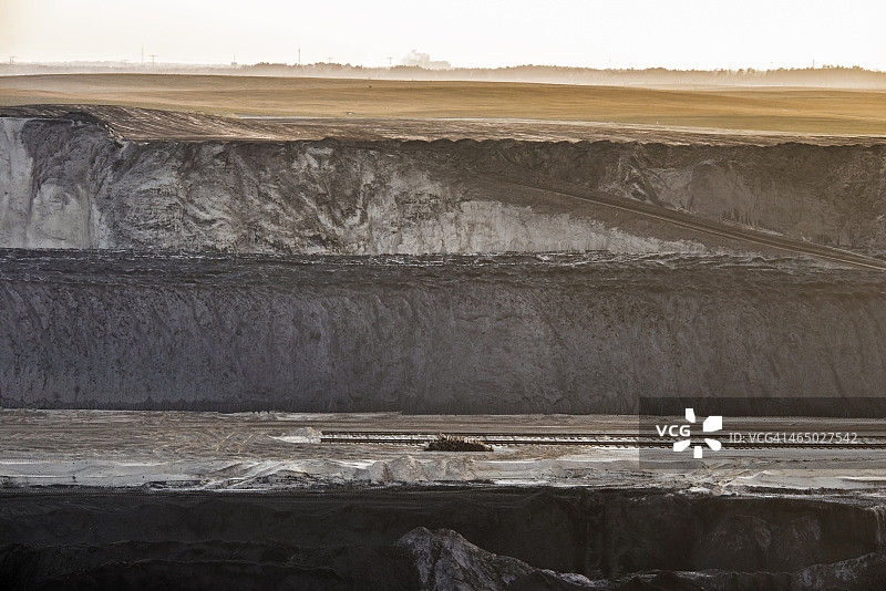 被破坏的景观：褐煤矿图片素材