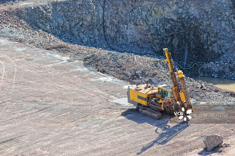 采石场中的钻工图片素材