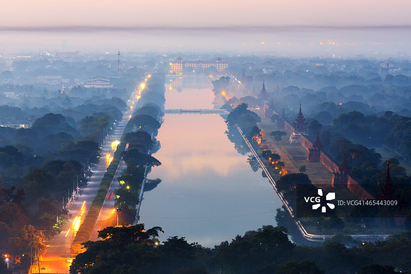 从曼德勒山看到的曼德勒皇宫图片素材
