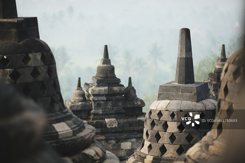 婆罗浮屠佛塔的清晨图片素材