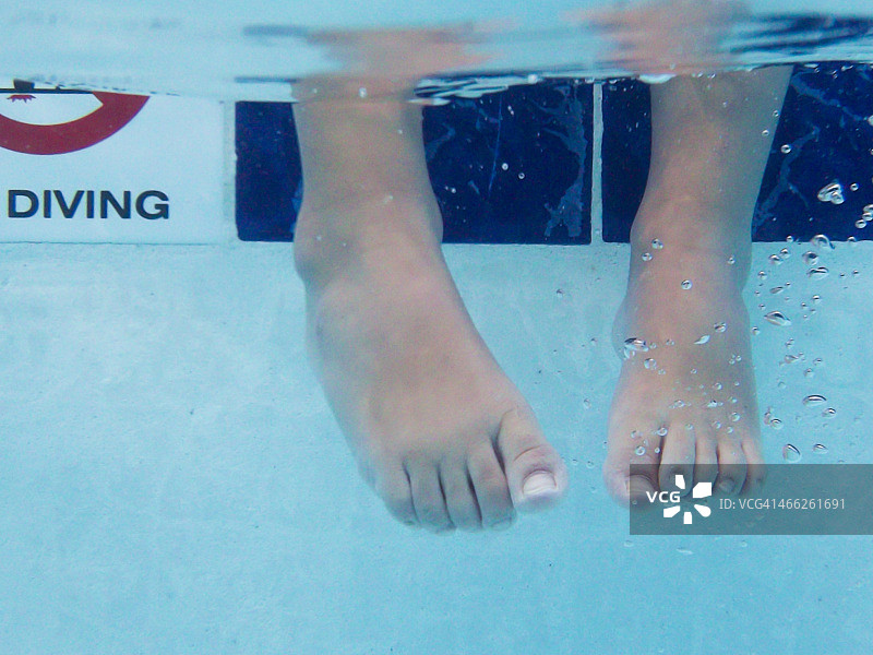 水下双脚图片素材