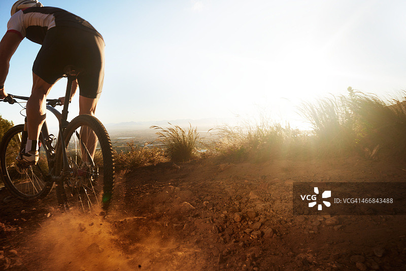 他会把你远远甩在身后图片素材