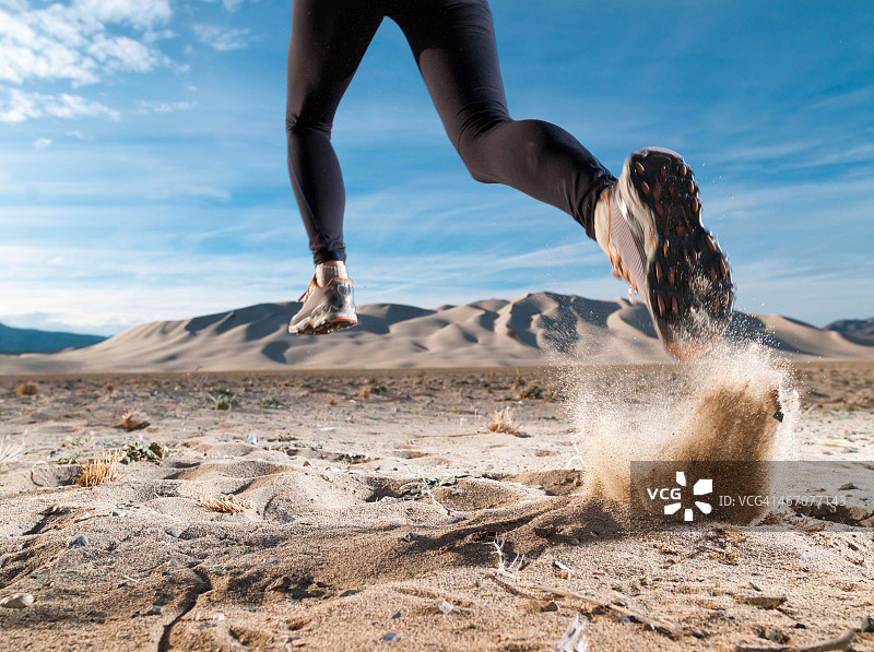沙漠跑者图片素材