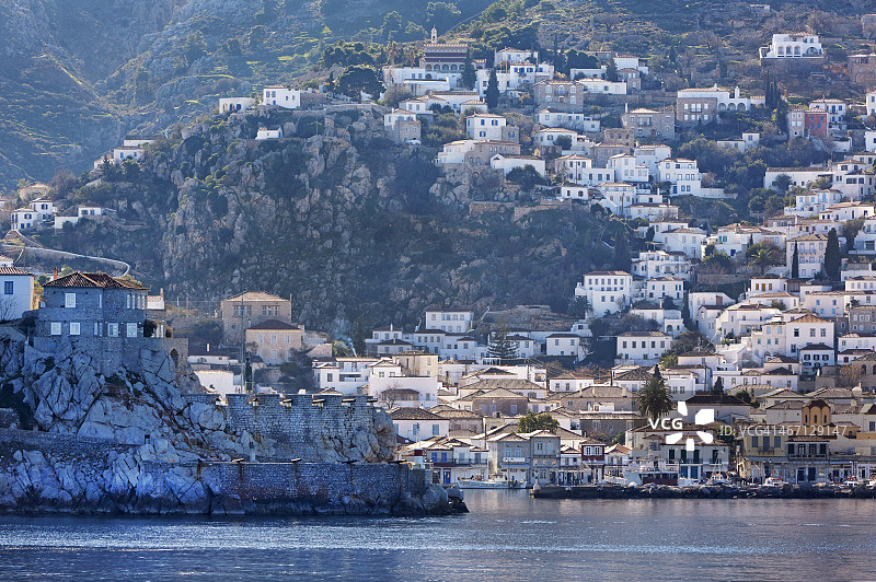 伊兹拉岛上的伊兹拉镇港口图片素材