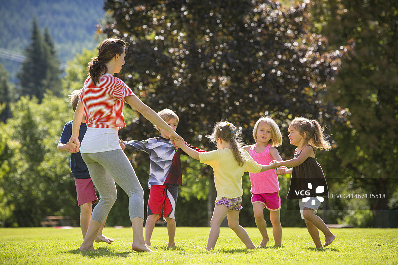 夏季户外日托图片素材