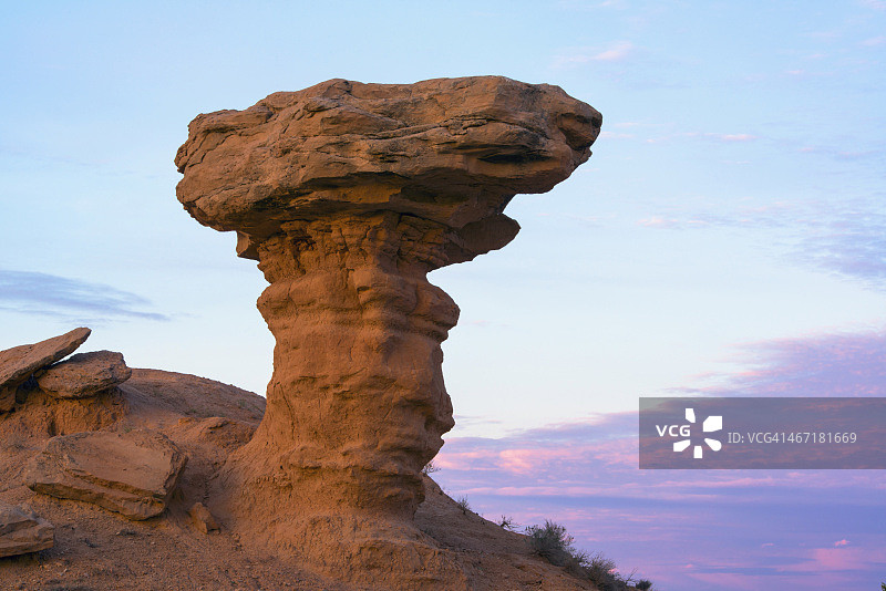美国新墨西哥州：日出时分的骆驼岩景观图片素材