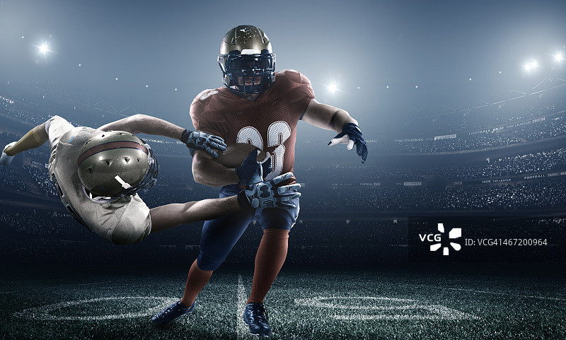 运动中的美式橄榄球图片素材