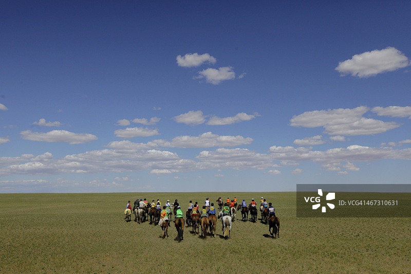 戈壁沙漠赛马场景观图片素材