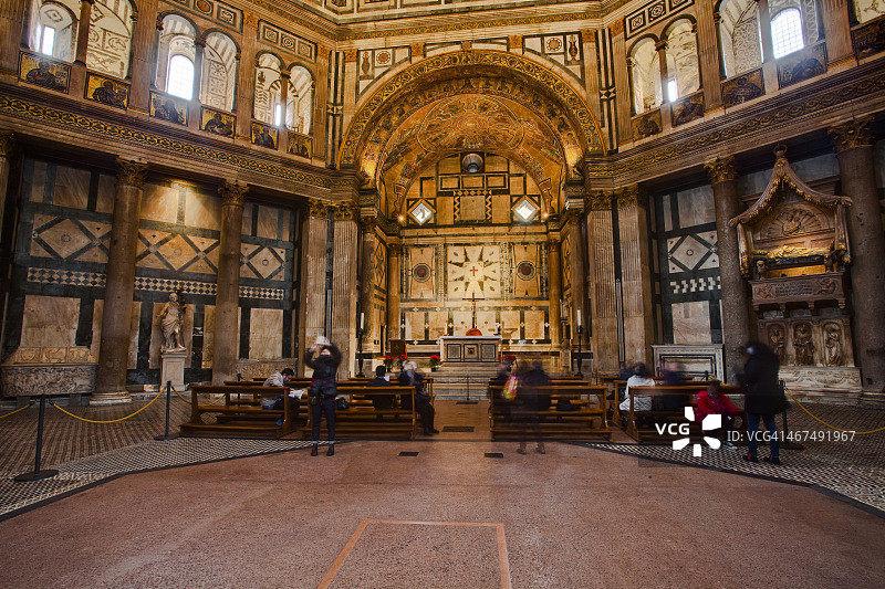 意大利佛罗伦萨洗礼堂的内景图片素材