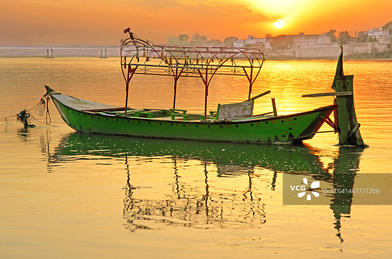 喀布尔河上的船只（诺谢拉）图片素材