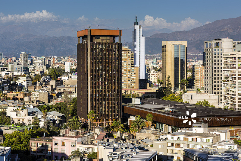 从圣卢西亚山俯瞰城市图片素材