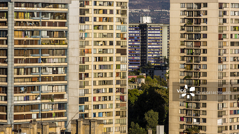 从圣卢西亚山看到的公寓楼图片素材