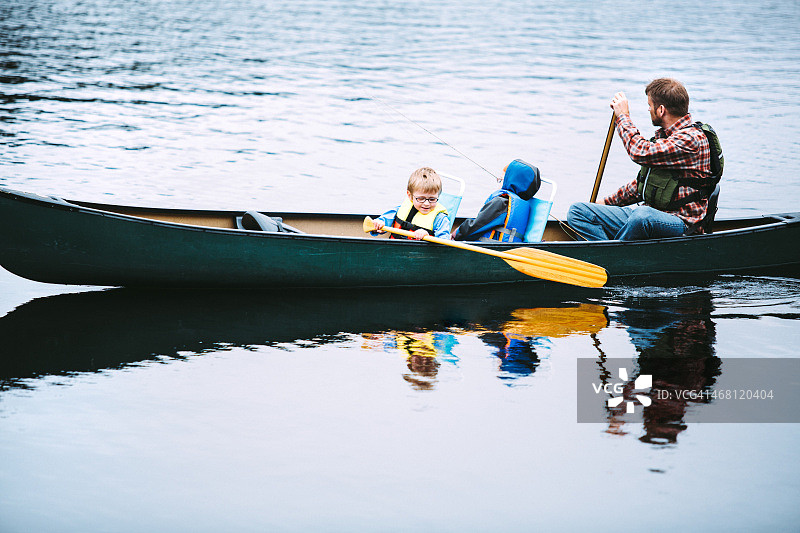 家庭钓鱼之旅图片素材