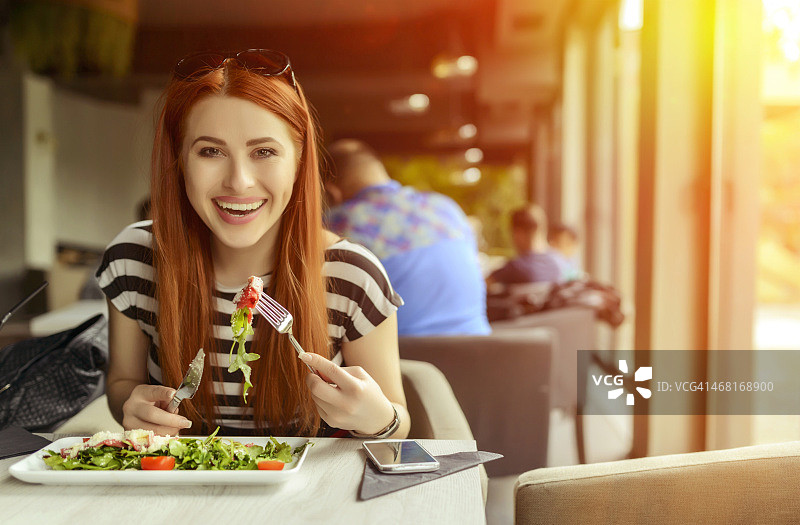 在餐厅用餐图片素材