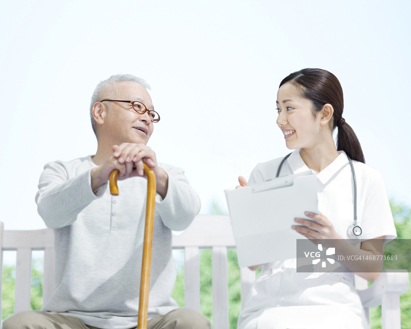 医生填写病人病历图片素材