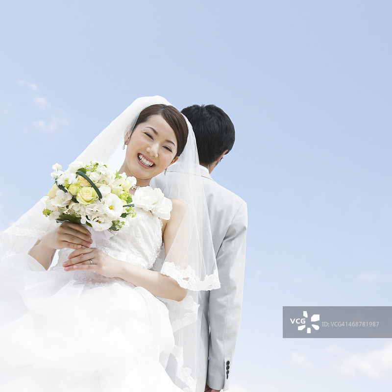 微笑的新娘和新郎图片素材
