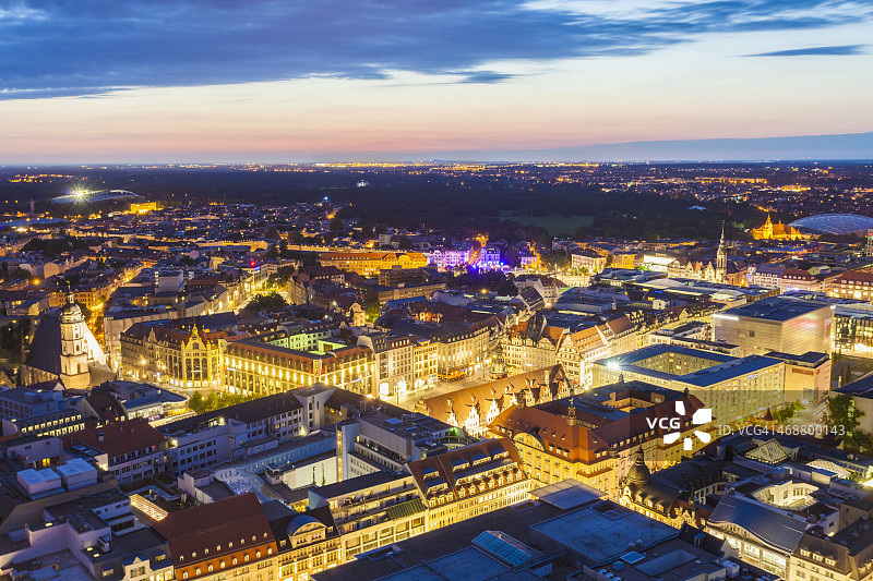 德国萨克森莱比锡：黄昏时分的市中心图片素材