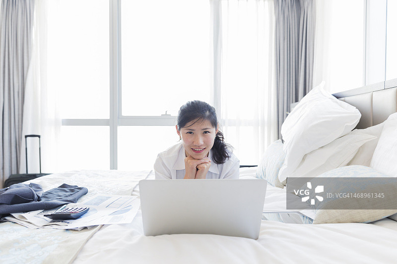 在酒店的女商人图片素材