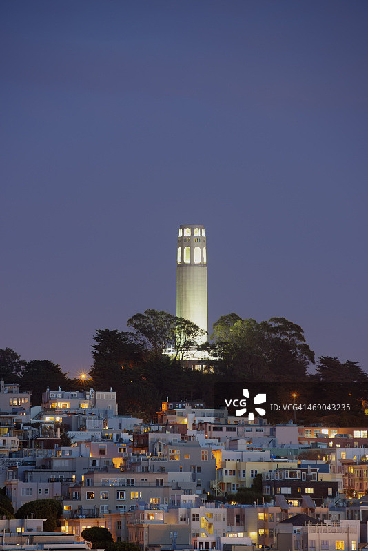 黄昏时的电报山和科伊特塔图片素材