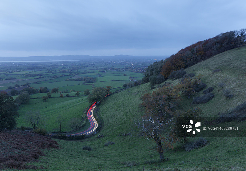 乡村公路上的交通图片素材