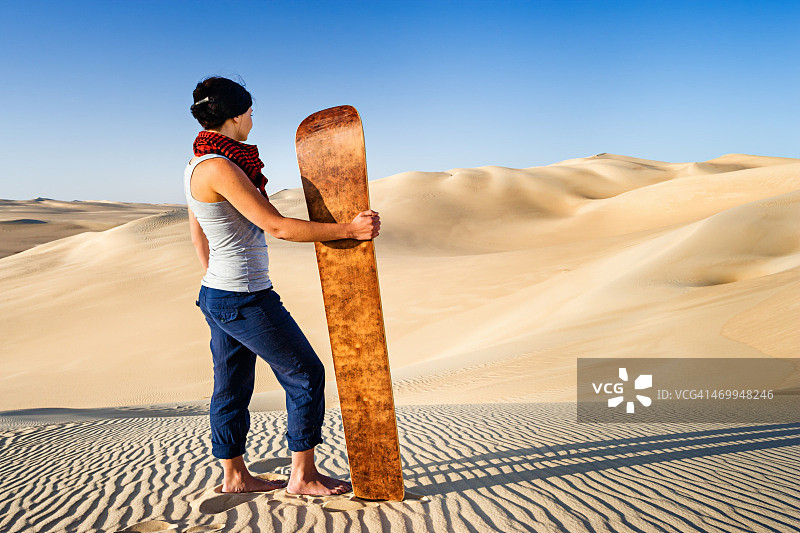 非洲撒哈拉沙漠滑沙图片素材