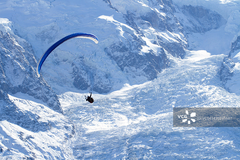 冰川滑翔伞图片素材