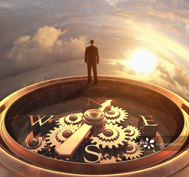 站在指南针上的白人商人图片素材