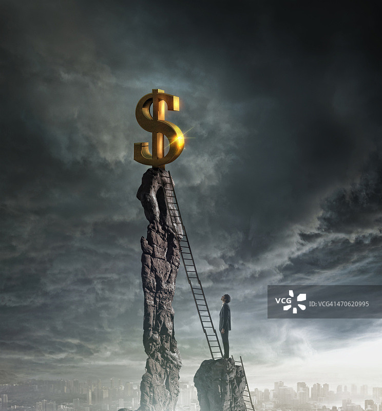 中国商人攀登美元符号图片素材