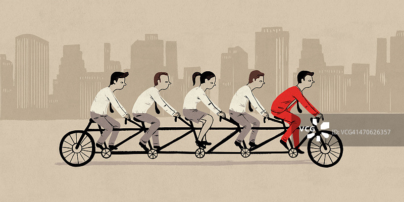 骑双人自行车的商人，象征团队合作图片素材