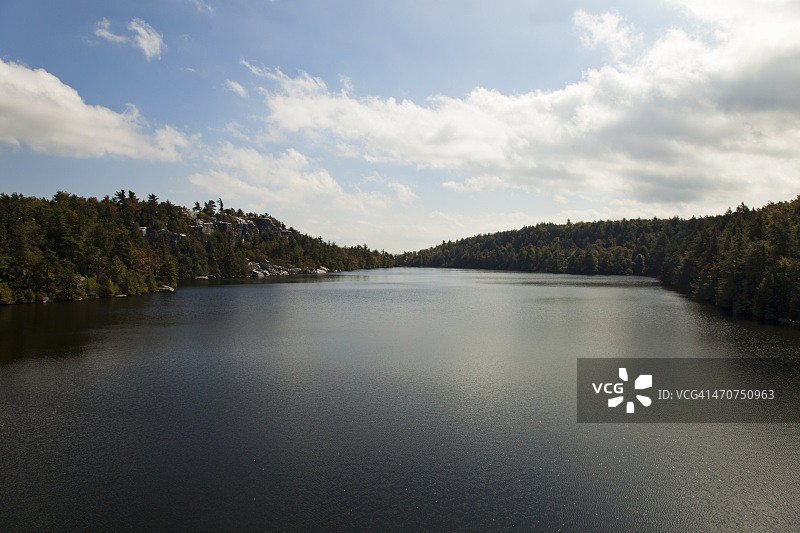 明尼瓦斯卡湖的初秋景色图片素材