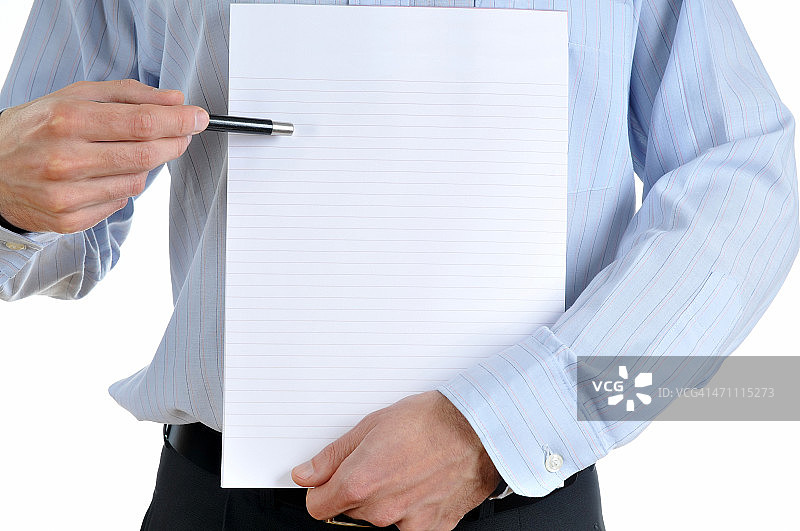 演示文稿：男人在空白记事本上展示内容，白色背景图片素材