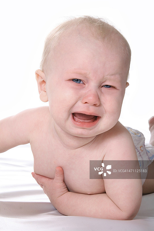 哭泣的宝宝图片素材