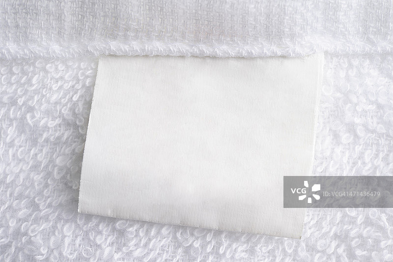 白毛巾与空白标签图片素材