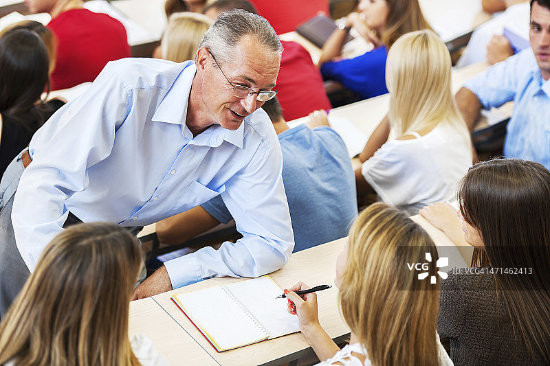 教授辅导女学生图片素材