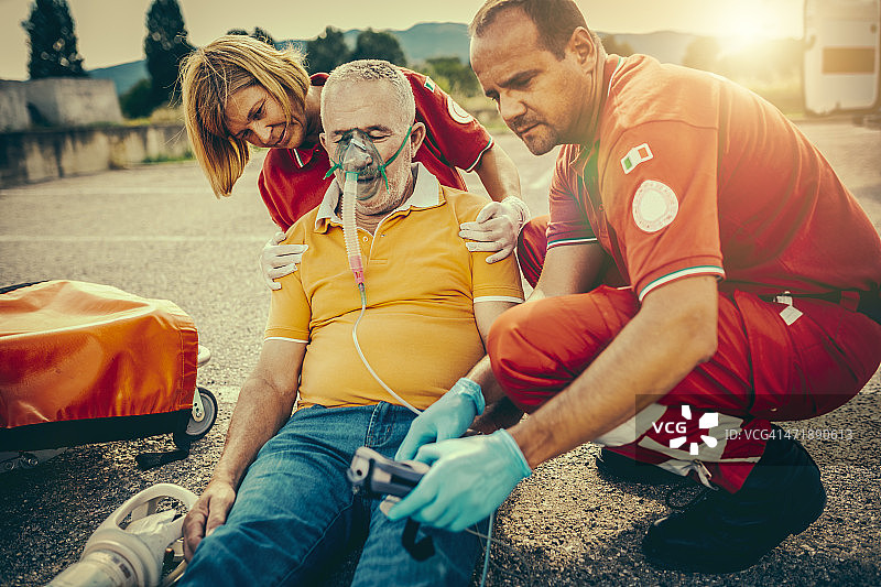 救援队提供急救图片素材