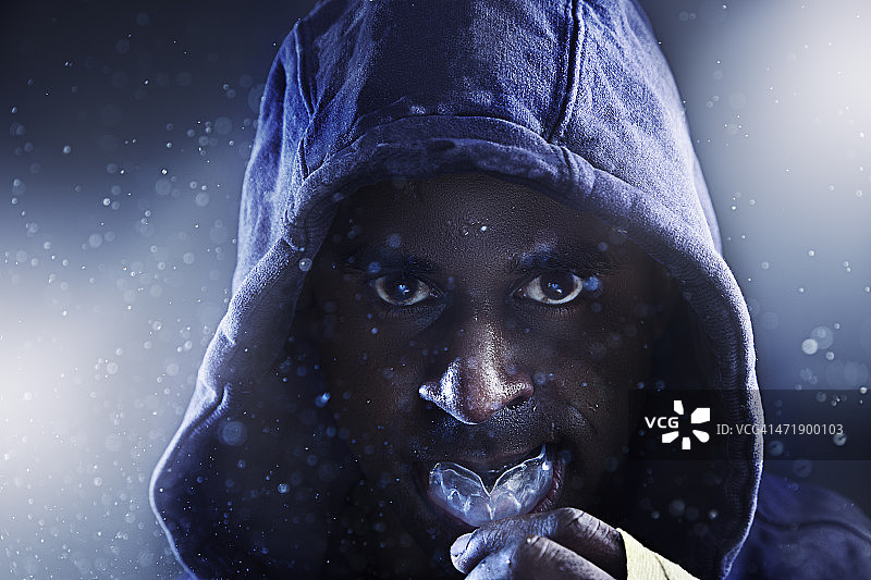 戴着牙套的拳击手图片素材