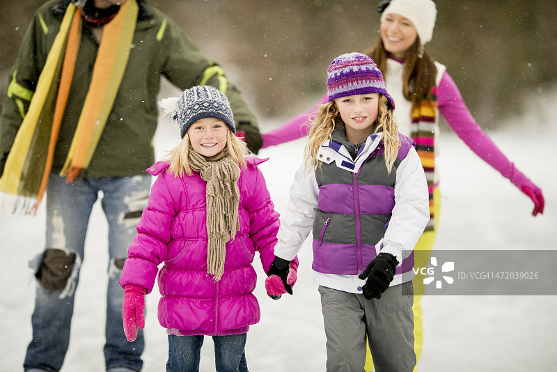 家庭滑冰图片素材