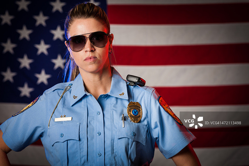 自信的女警官图片素材