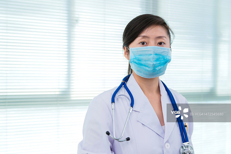 戴口罩的女医生图片素材