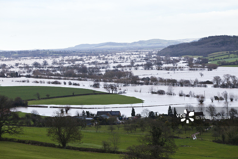英国桑德赫斯特附近塞文河洪水图片素材