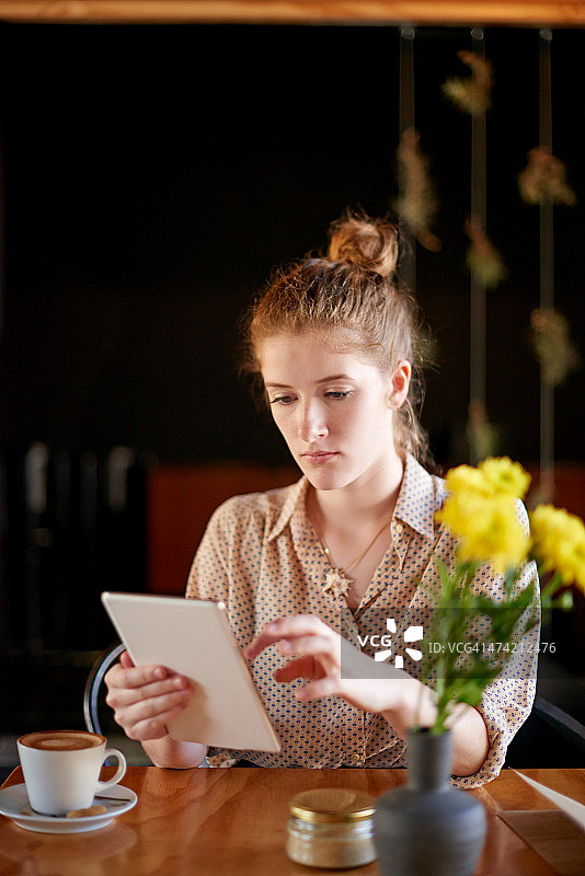 这个博客引起了她的注意图片素材