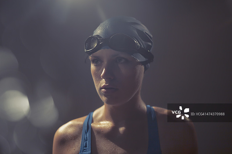 游泳运动员肖像图片素材