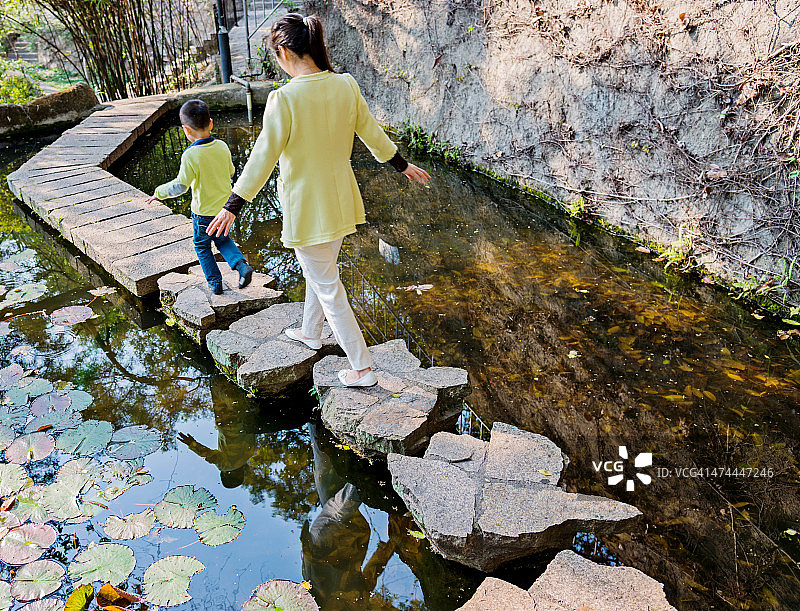 母亲和孩子图片素材