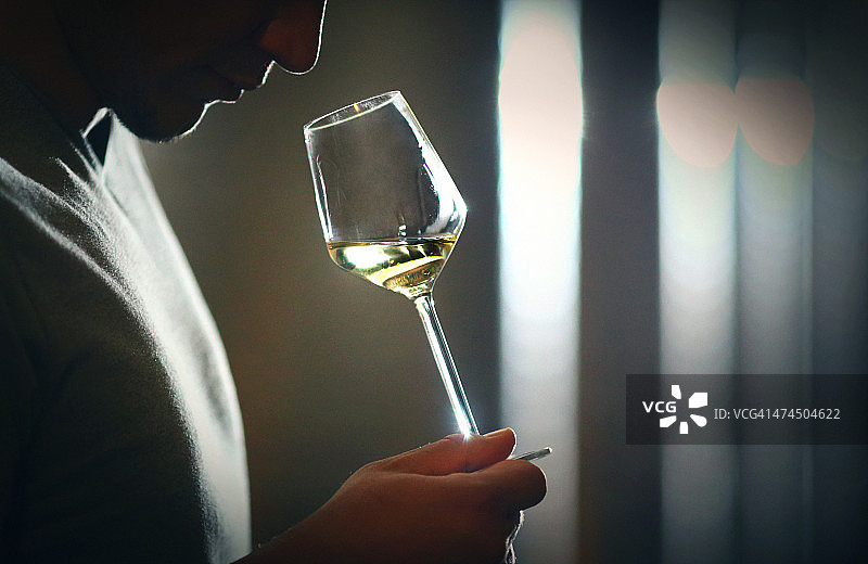 品酒与闻香图片素材