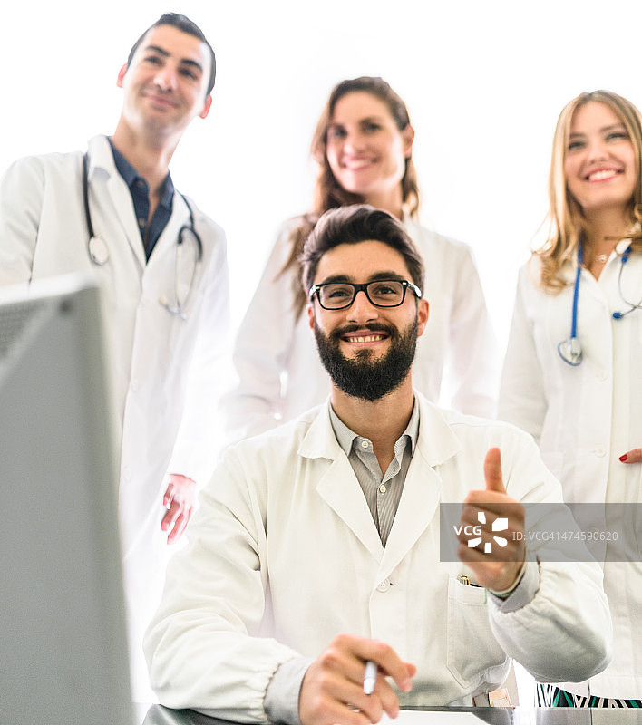 办公室医生会议团队合作图片素材